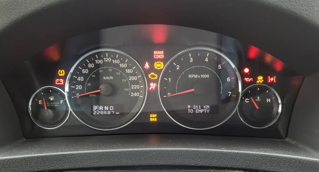 معنی چراغ های پشت آمپر 207